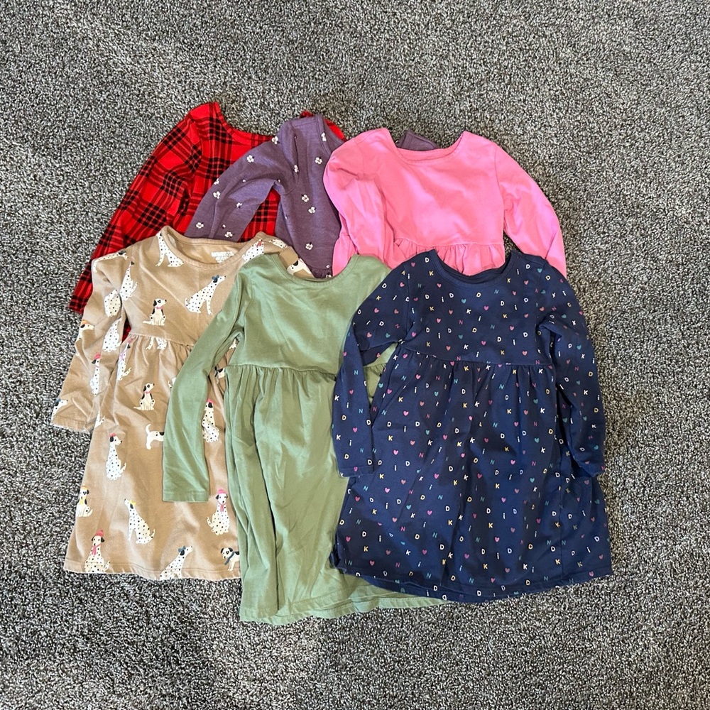 Girls size 4 Sets of 6 Long Sleeve Dress. Used